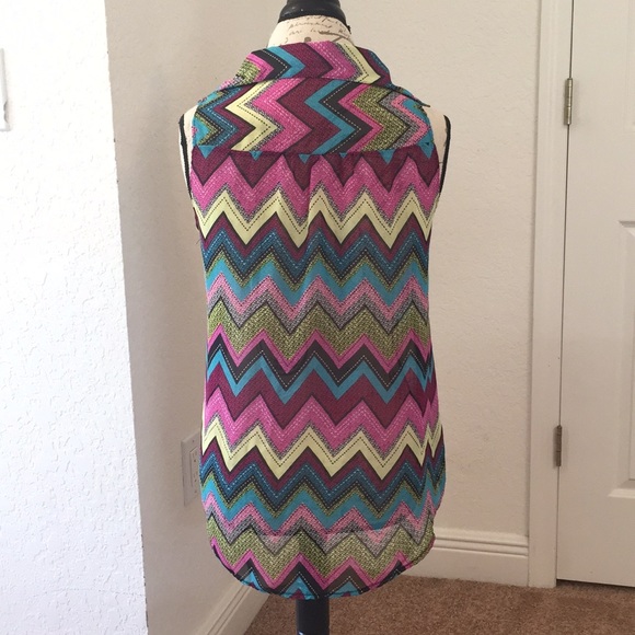 Romantic Sini zigzag Button down Blouse!! - Picture 3 of 7